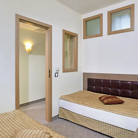 度假村 Sol Palace 内塞伯尔