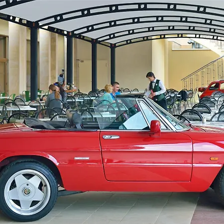 Sol Palace 内塞伯尔